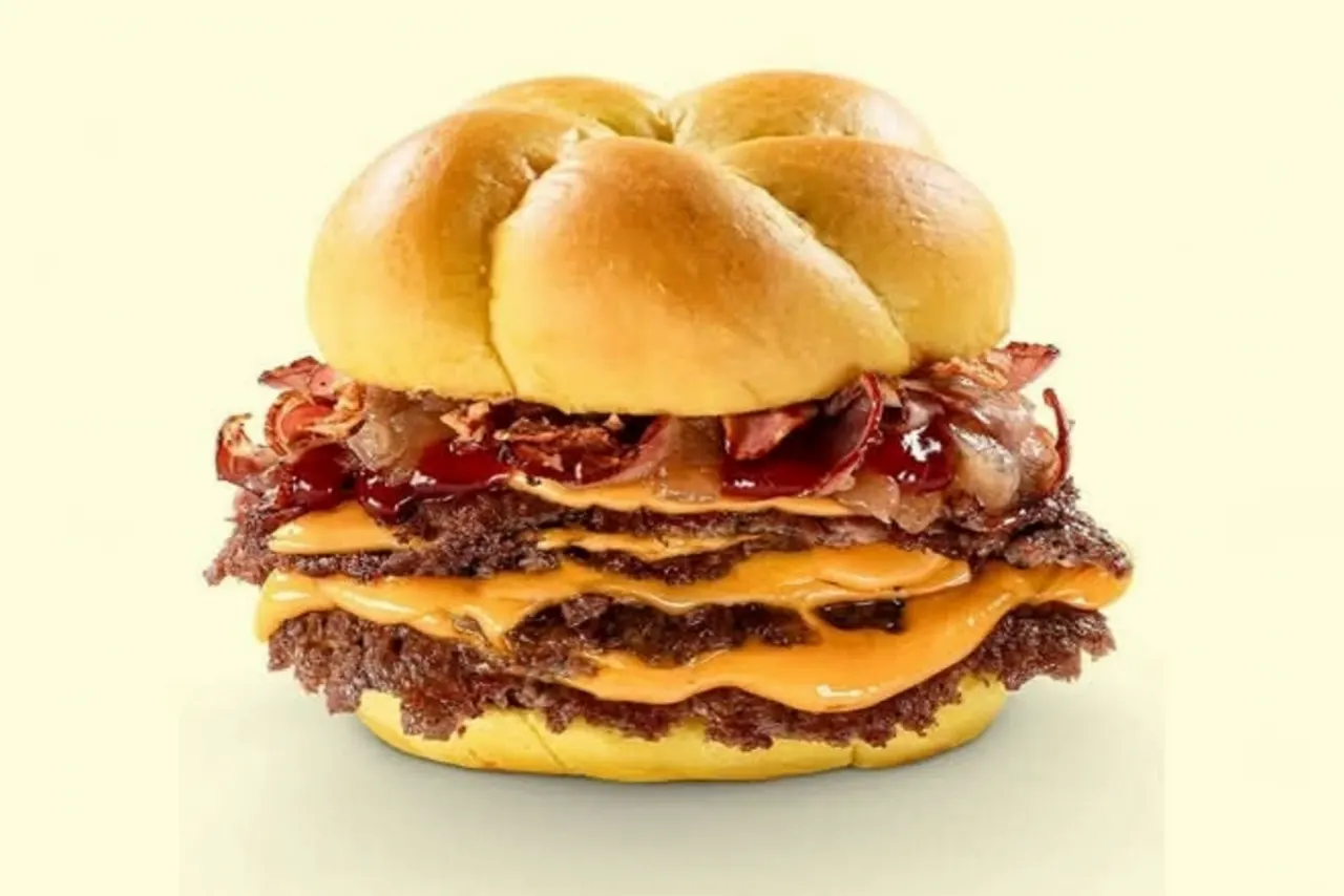 Le Big Bacon s’élève au-dessus des nuages